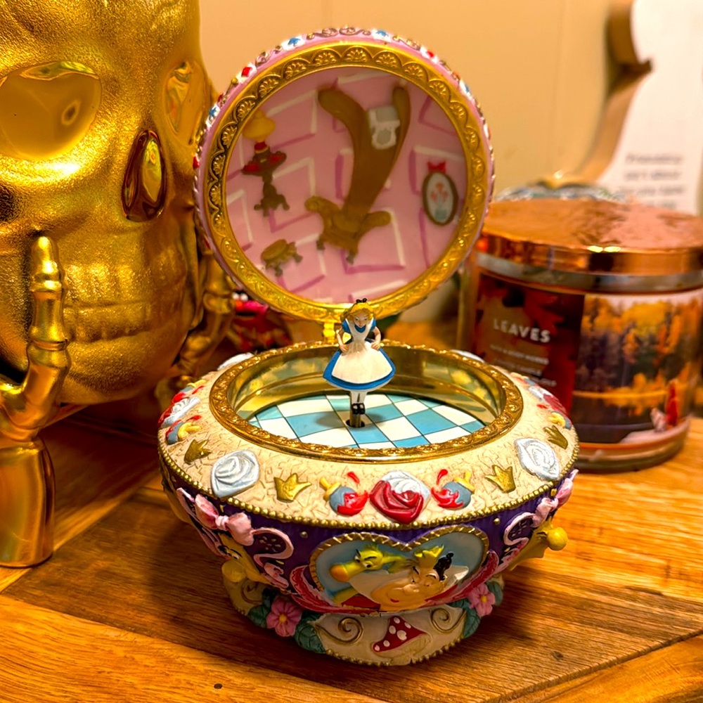 Vintage Disney Alice In Wonderland Music Box